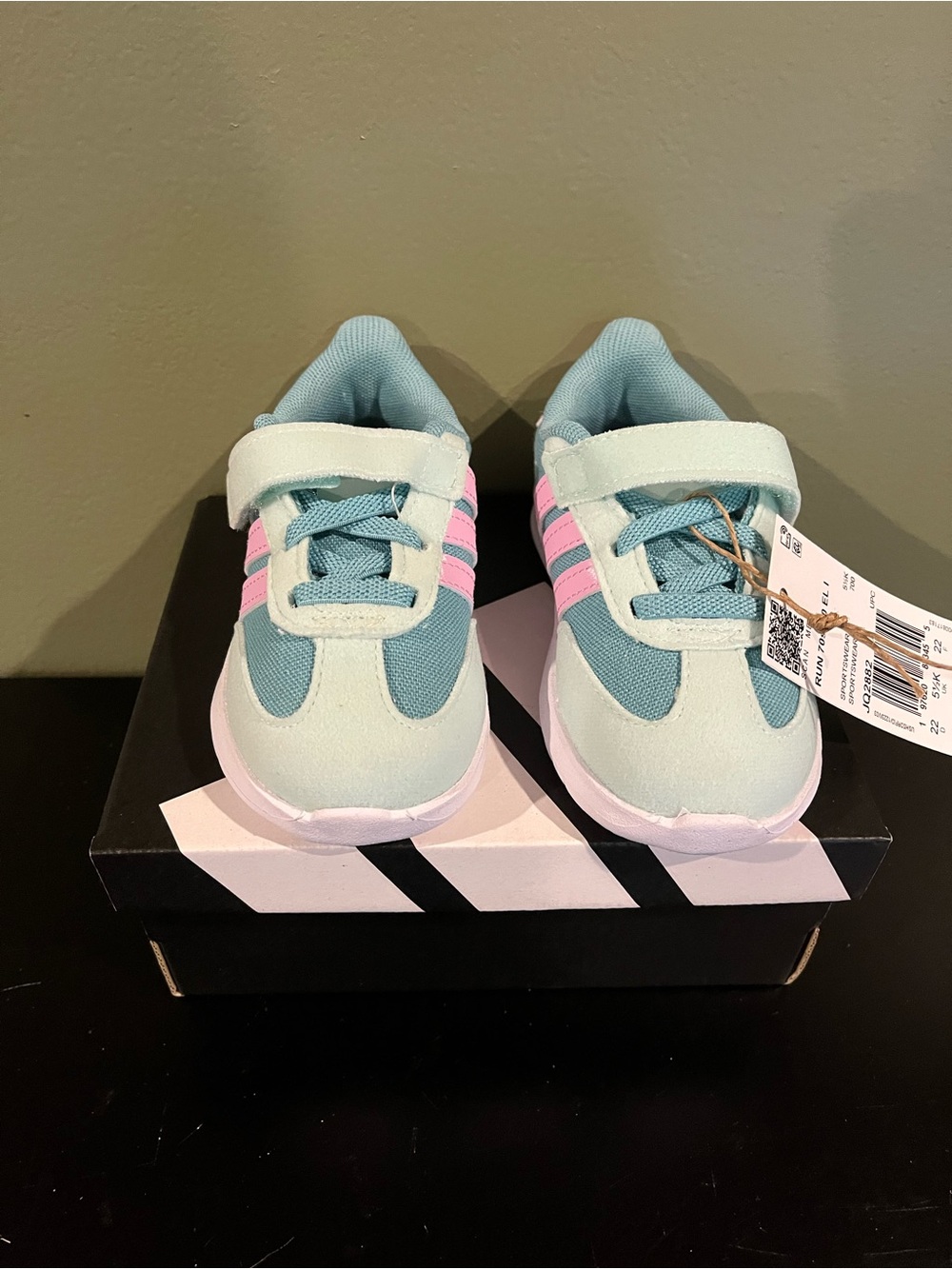 Adidas Kids Sneakers in Mint Green & Pink Size 6 (toddler)